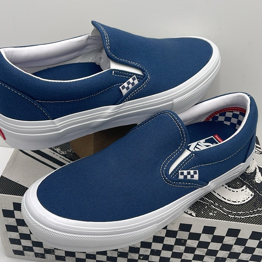 Vans WMNS Skate Slip-On Wrapped Dark Denim
VN0A5FCADDN
Sneakers - Picture 10 of 16